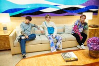 左から鶴房汐恩、白岩瑠姫、川西拓実。