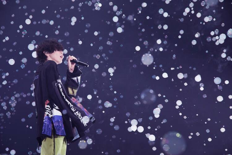 米津玄師が歌う パプリカ ツアー開幕に合わせデジタル配信決定 音楽ナタリー 米津玄師が歌う パプリカ ツアー開幕に合わせデジタル配信決定 音楽ナタリー