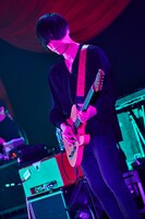 長田カーティス（G）（撮影：鳥居洋介）