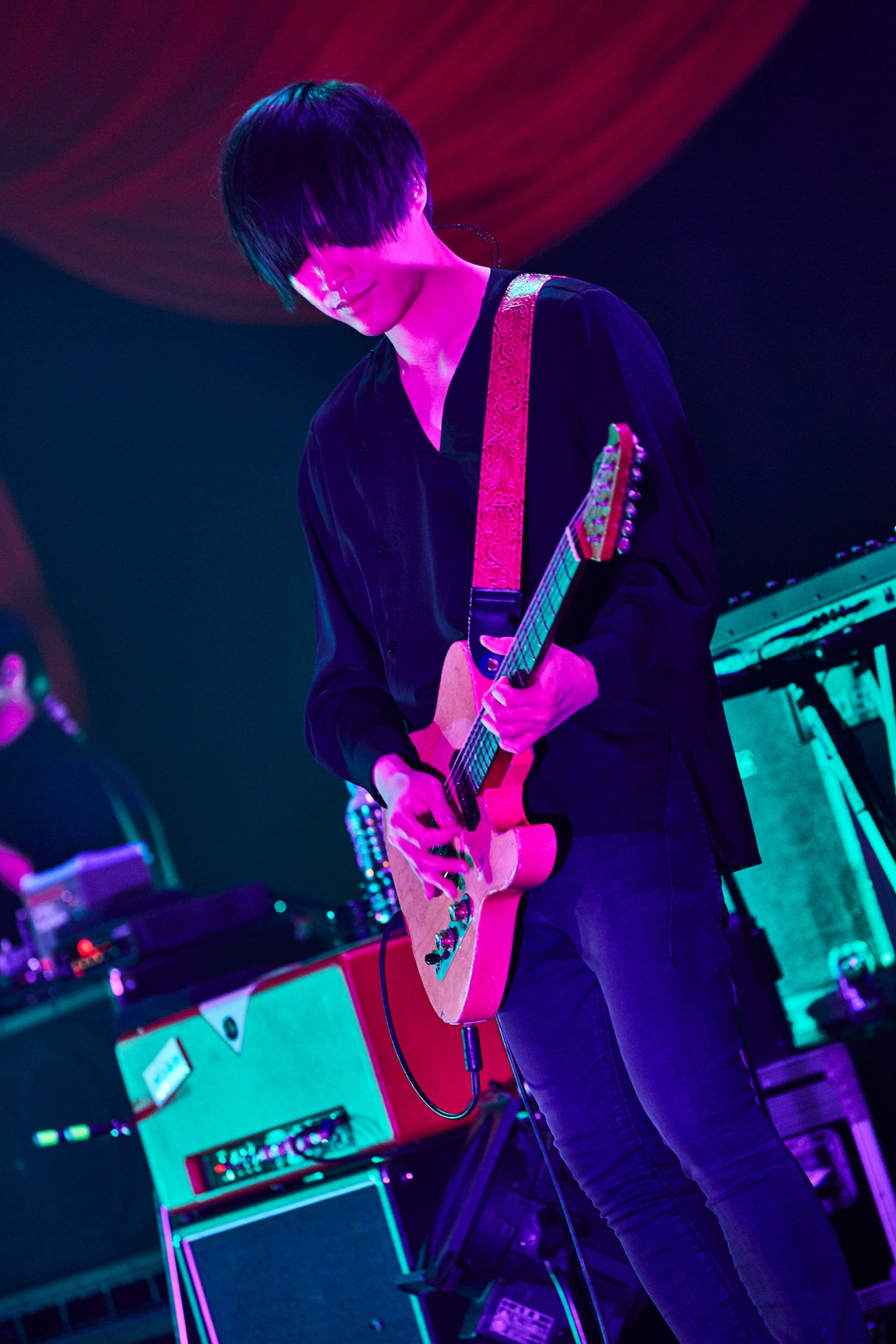 長田カーティス（G）（撮影：鳥居洋介）