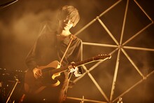 長田カーティス（G）（撮影：鳥居洋介）