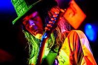 EBBY（G）（撮影：西岡浩記）