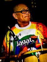 ヤヒロトモヒロ（Per）（撮影：西岡浩記）