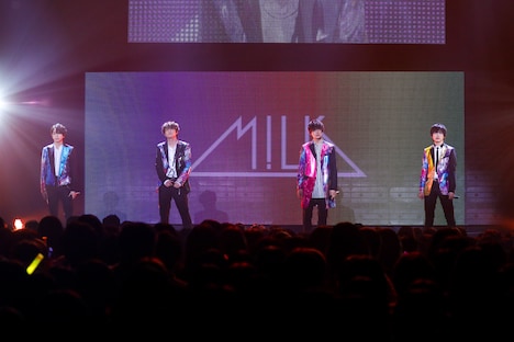 左から塩崎太智、板垣瑞生、佐野勇斗、吉田仁人。