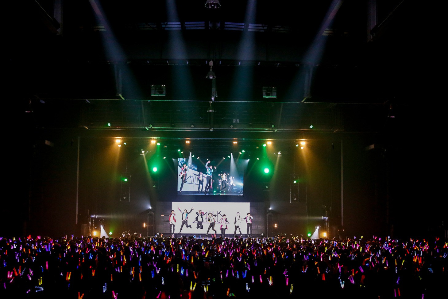 M!LK「7人7色～Winding Road～」の様子。