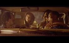 変態紳士クラブ｢DOWN｣ミュージックビデオのワンシーン。