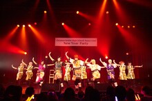 「唯一、愛ノ詠」を披露するアルスマグナとクロノス学園ダンス部。（Photo by NAITO）