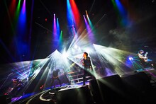 「LUNA SEA 30th Anniversary Tour 2020-CROSS THE UNIVERSE-」埼玉・三郷市文化会館公演の様子。（撮影：田辺佳子）