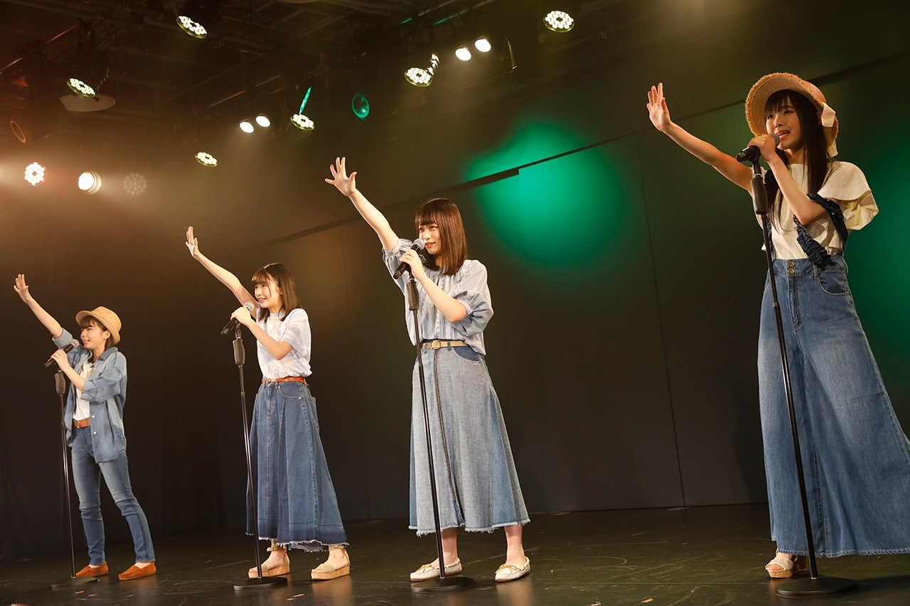 「向日葵」を披露する中廣弥生、高雄さやか、原田清花、鈴木彩夏。(c)STU