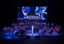 渋谷慶一郎「Inter-Resonance:Inter-Organics Japanese Performance and Sound Art『Scary Beauty』公演」の様子。 （Photo by Sharjah Art Foundation）