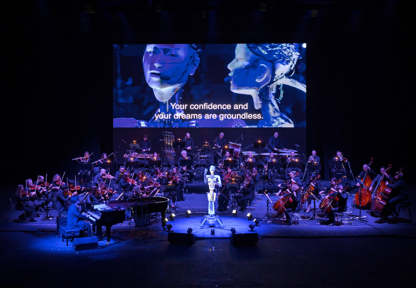 渋谷慶一郎「Inter-Resonance:Inter-Organics Japanese Performance and Sound Art『Scary Beauty』公演」の様子。 （Photo by Sharjah Art Foundation）