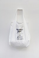 04 Limited Sazabys×リーボックコラボデザインのシューズバッグ。