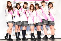 「ラストアイドル×ドラゴンエッグCM出演権争奪バトル」を勝ち抜いたラストアイドルメンバー。左から池松愛理、高橋みのり、篠原望、西村歩乃果、下間花梨、阿部菜々実、小澤愛実。