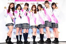 「ラストアイドル×ドラゴンエッグCM出演権争奪バトル」を勝ち抜いたラストアイドルメンバー。左から池松愛理、高橋みのり、篠原望、西村歩乃果、下間花梨、阿部菜々実、小澤愛実。