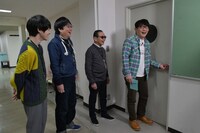 昭和女子大学を訪れたタモリ電車クラブ。(c)テレビ朝日