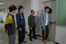 昭和女子大学を訪れたタモリ電車クラブ。(c)テレビ朝日