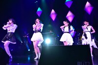 東京女子流「GIGS at AKASAKA～TOKYO GIRLS' BAND STYLE～」の様子。