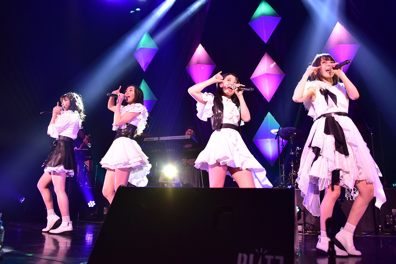 東京女子流「GIGS at AKASAKA～TOKYO GIRLS' BAND STYLE～」の様子。
