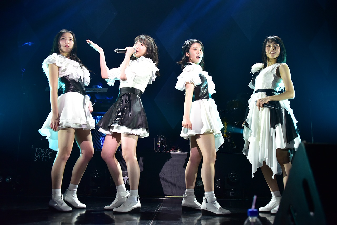 東京女子流「GIGS at AKASAKA～TOKYO GIRLS' BAND STYLE～」の様子。