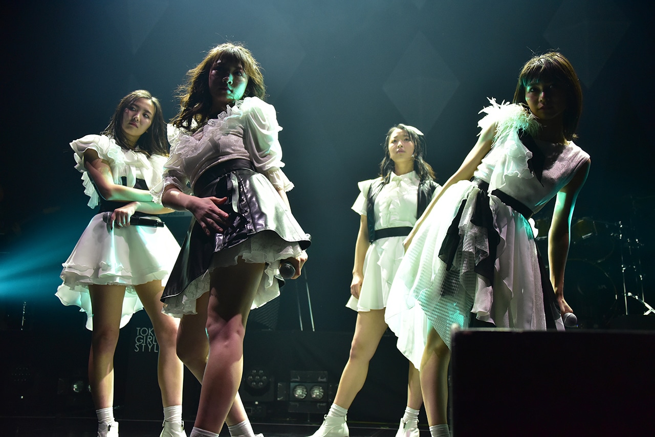 東京女子流「GIGS at AKASAKA～TOKYO GIRLS' BAND STYLE～」の様子。