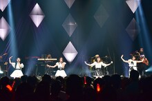 東京女子流「GIGS at AKASAKA～TOKYO GIRLS' BAND STYLE～」の様子。