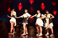 東京女子流「GIGS at AKASAKA～TOKYO GIRLS' BAND STYLE～」の様子。