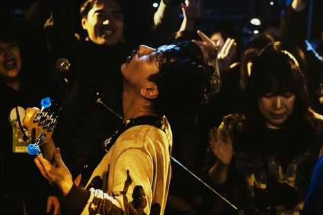 福島智朗（B, Cho）（Photo by Shin Ishihara）