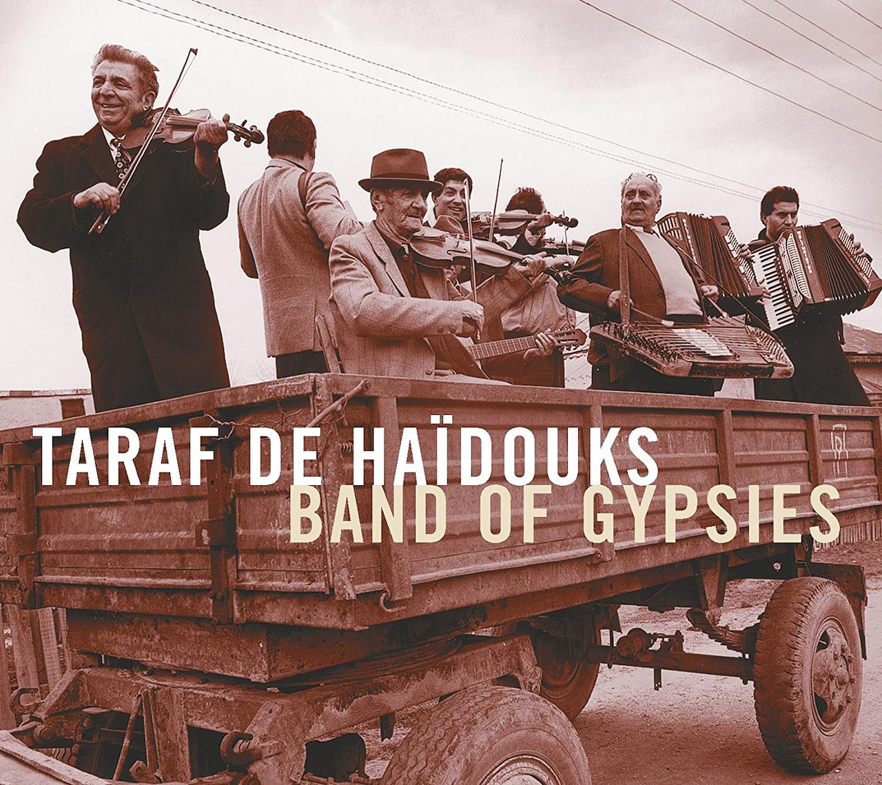 Taraf De Haidouks「Band Of Gypsys」ジャケット（写真提供：石田昌隆）