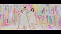 日向坂46「ナゼー」ミュージックビデオのワンシーン。