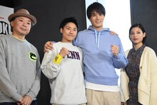 左から鈴木おさむ、小森隼（GENERATIONS from EXILE TRIBE）、鈴木伸之（劇団EXILE）、石井杏奈（E-girls）。
