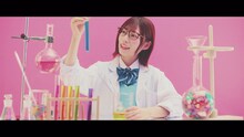 日向坂46「ナゼー」ミュージックビデオの東村芽依。