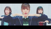 日向坂46「ナゼー」ミュージックビデオのワンシーン。
