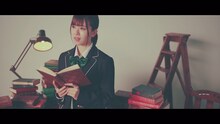 日向坂46「ナゼー」ミュージックビデオの松田好花。