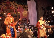 1995年6月に東京・日比谷野外大音楽堂で行われたBO GUMBOS解散ライブの様子。