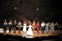 「中島みゆき 夜会 VOL.20『リトル・トーキョー』」の様子。