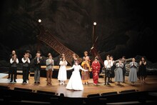 「中島みゆき 夜会 VOL.20『リトル・トーキョー』」の様子。