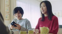 「SoftBank学割」WebCM「がんばれ受験生（と親）」編より。