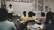 「SoftBank学割」WebCM「がんばれ受験生（と親）」編より。