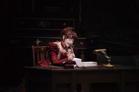 「中島みゆき 夜会 VOL.20『リトル・トーキョー』」の様子。