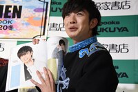 「実物の10倍盛れてるんですよ！」と自分のページを紹介する田村侑久（BOYS AND MEN）。