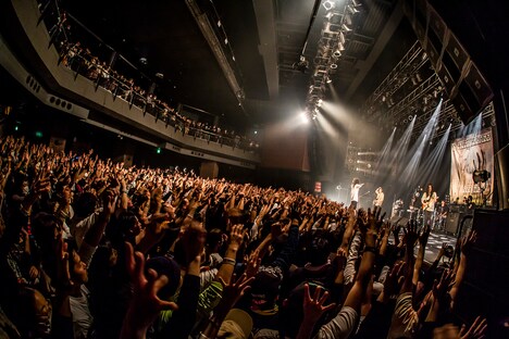 G-FREAK FACTORYのライブの様子。（Photo by HayachiN）