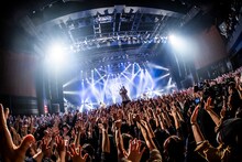G-FREAK FACTORYのライブの様子。（Photo by HayachiN）