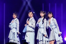 左から長月翠、せいや（霜降り明星）、松本ももな、小澤愛実。