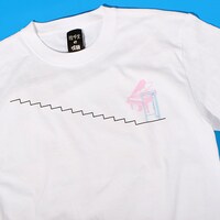 「地下室の喧騒」Tシャツのプリント（正面）。
