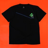 「地下室の喧騒」ブラックTシャツ（正面）