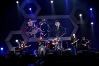 BARBEE BOYS「突然こんなところは嫌いかい？」東京・国立代々木競技場第一体育館公演の様子。