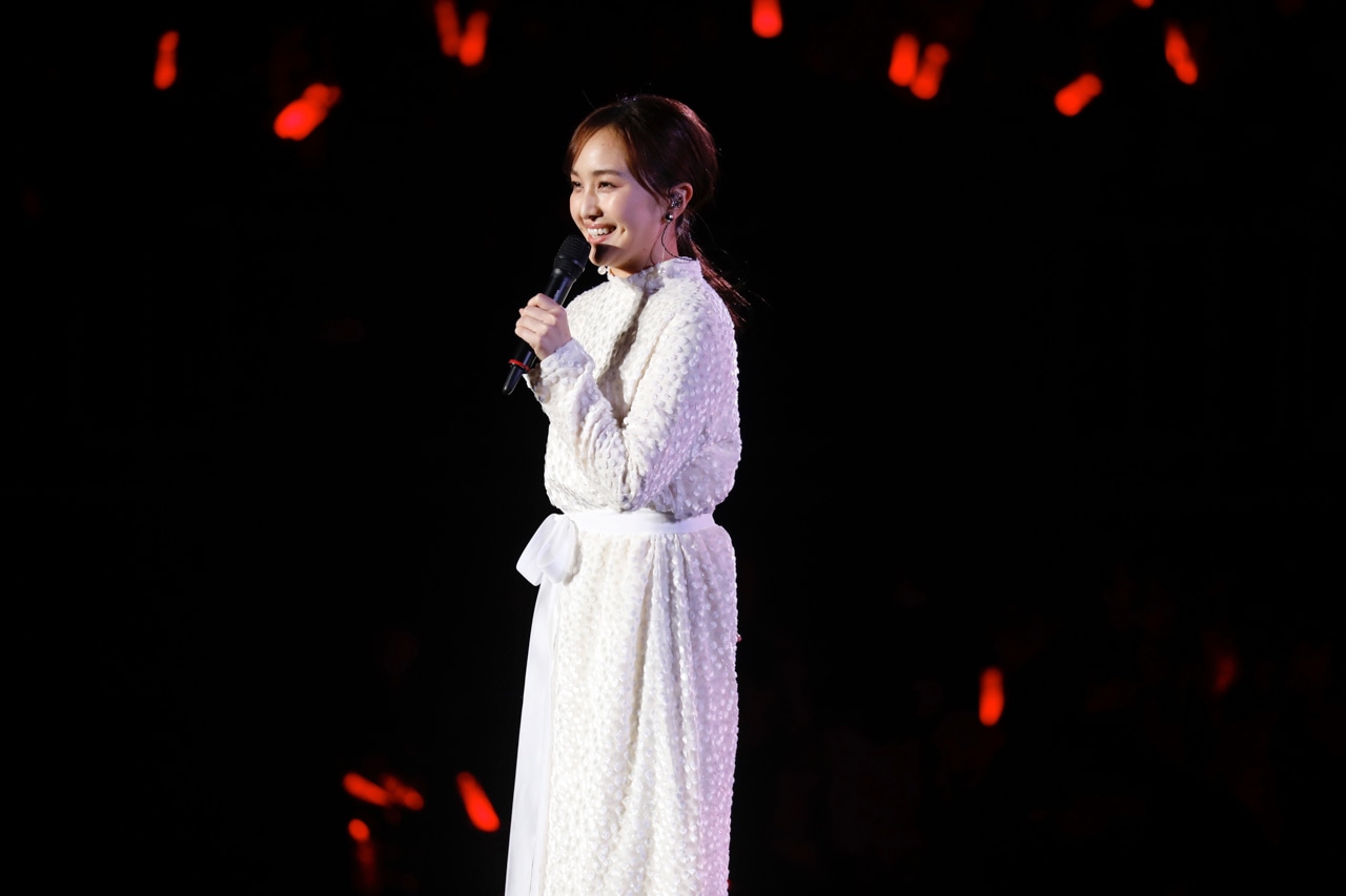自ら作詞した「それぞれのミライ」を披露する百田夏菜子。（写真提供：ニッポン放送）