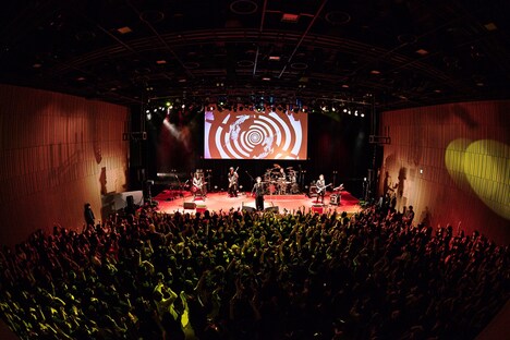 メリーのツアーファイナルの様子。（撮影：中村卓）