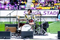 鈴鹿秋斗（Dr）（撮影：キムラユキ）