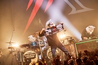 MAN WITH A MISSION「MAN WITH A “10TH” MISSION 爆誕祭～TRACE the HISTORY公開直前SP～」の様子。（撮影：酒井ダイスケ）